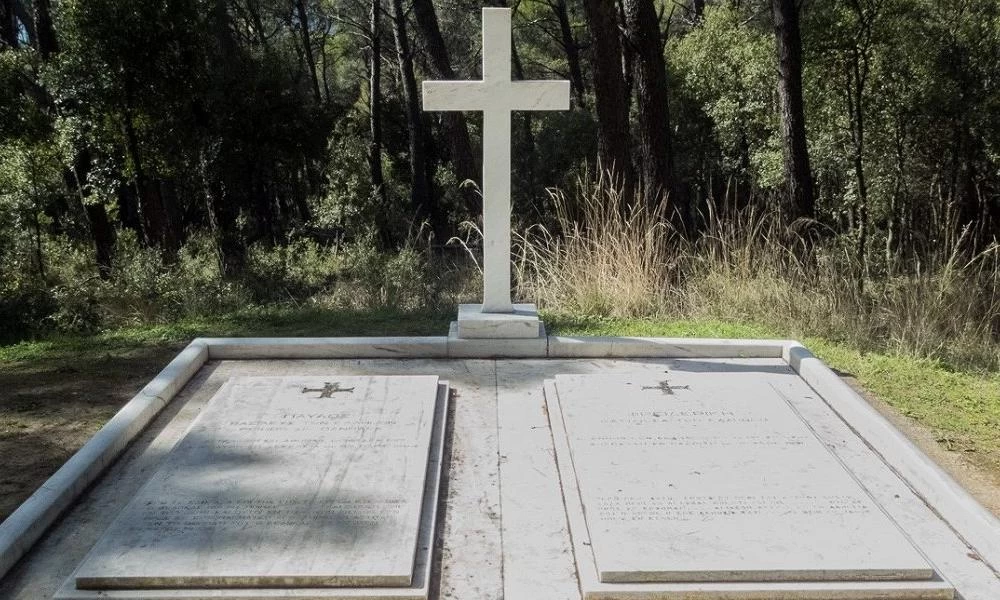 Τατόι: Βανδάλισαν τους τάφους Παύλου και Φρειδερίκης